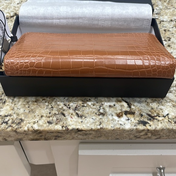 NWT Love Moschino Logo-Plaque Crocodile-Effect Wallet - Brown - Picture 11 of 12